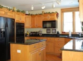 19W110 Mallard Ct, Downers Grove, IL 60516