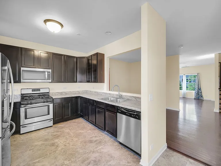 1476 Manning Ave — Photo 8