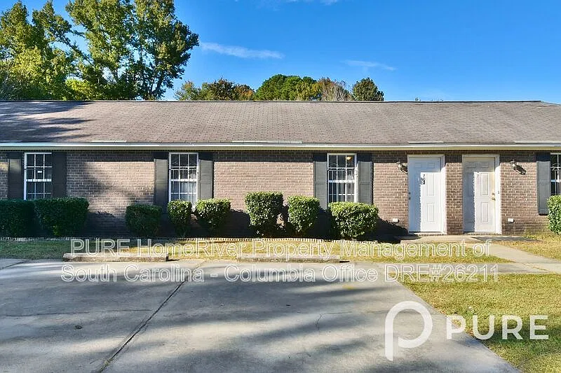 2 bed, 1.0 bath, 877 sqft, $915 — Photo 1