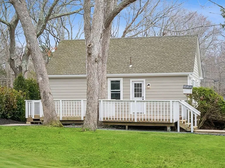 22 Lake Side Dr — Photo 2