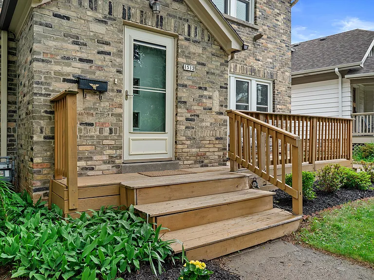 1512 E Olive St — Photo 29