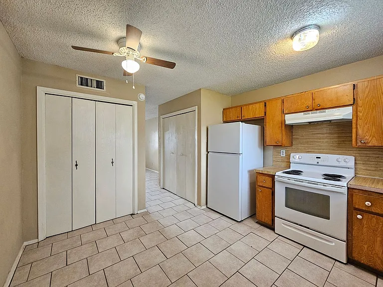 1305 Quail Cir #B — Photo 5