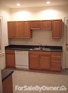 Lower kitchen w/dishwasher