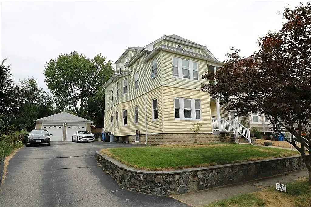 Building Photo - 111 Bartlett Ave #3