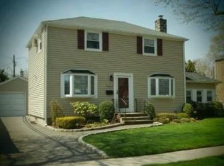 2016 Bellmore Ave, Merrick, NY 11566