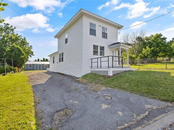 121 W 9th St, Oswego, NY 13126