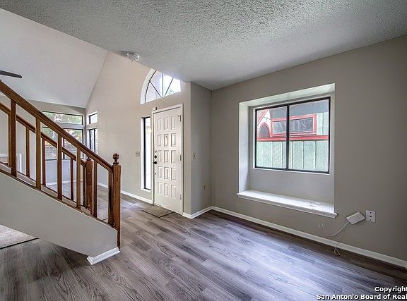 3rd image of 16615 Spruce Tree Ln