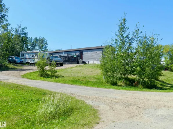5103 49th St, High Prairie, AB T0G 1E0
