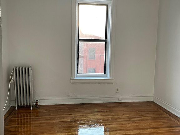 3rd image of 3215 Bainbridge Ave APT 5H