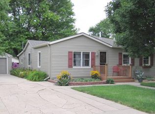 923 S Lincoln Ave, Hastings, NE 68901