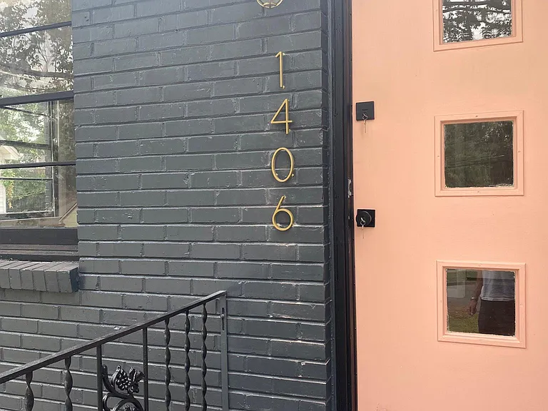 1406 Benjamin St — Photo 4