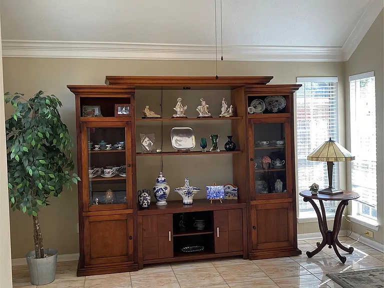 1142 Knoll Crest Ct — Photo 3