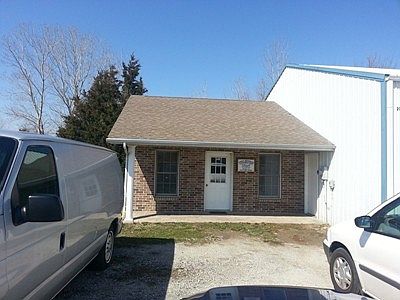 2nd image of 205 N Barrett Ln