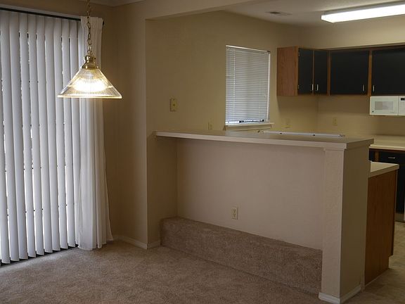 4th image of 2122 Denton Grv APT 103