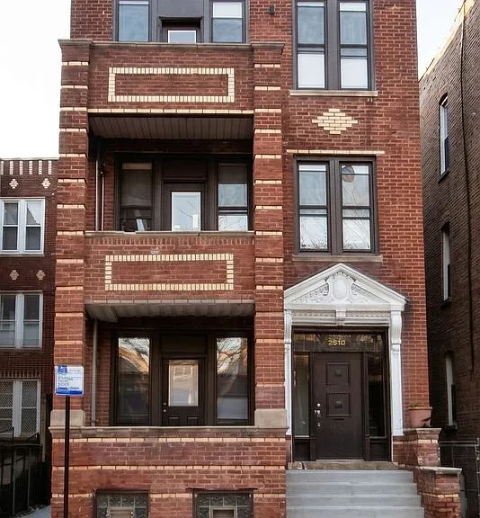 2540 W Augusta Blvd — Photo 1
