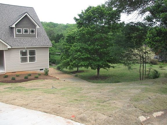 4th image of 320 Bentley Ct