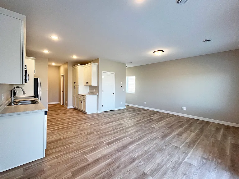 2325 Excel Dr — Photo 16