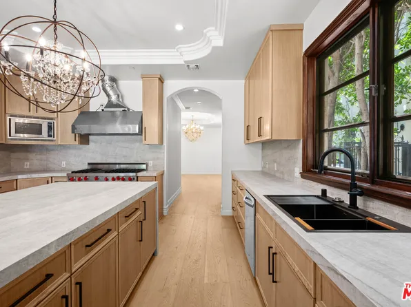 119 N Maple Dr, Beverly Hills, CA 90210