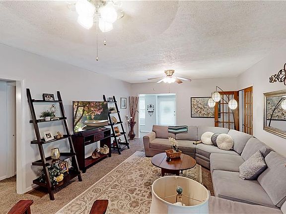 5th image of 2044 Kildare Ave