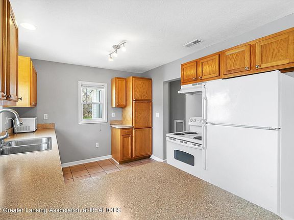 5th image of 1064 Hannah Ave