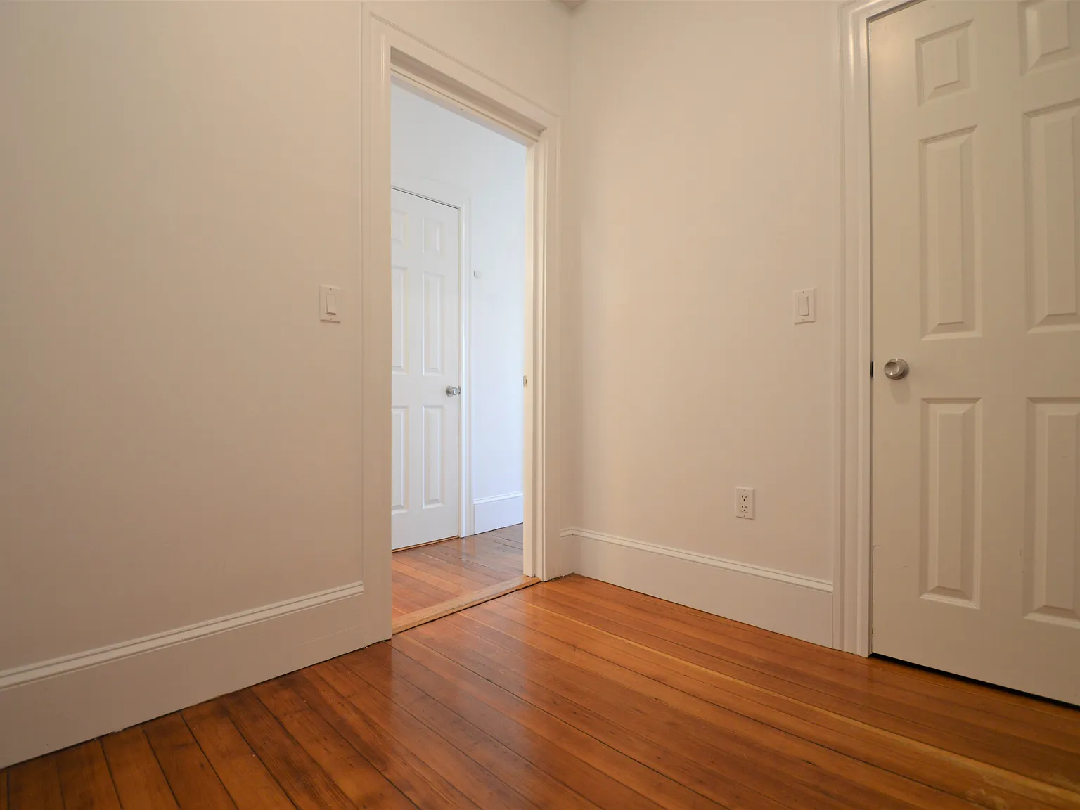 2 bed, 9999 sqft, $4,500 — Photo 4