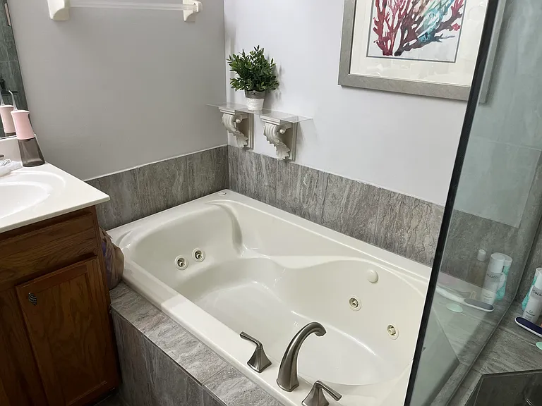 9201 Wentworth Ln — Photo 16