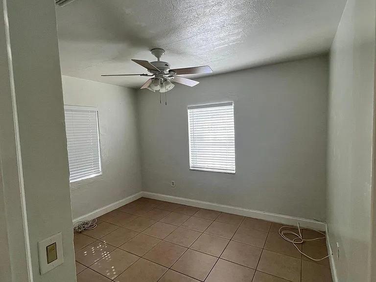 2645 SW 33rd Ave — Photo 9
