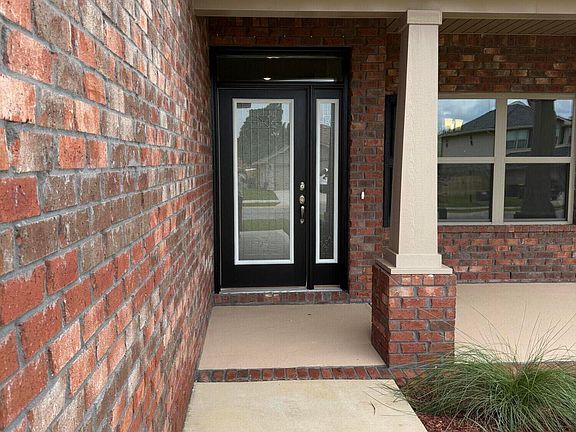 2nd image of 185 Ridgeway Cir