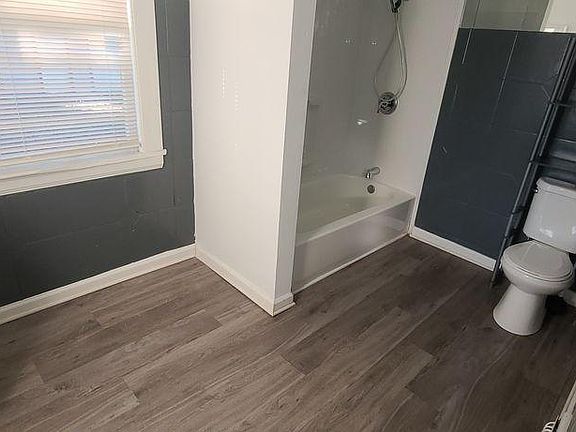 5th image of 2108 W 91st St