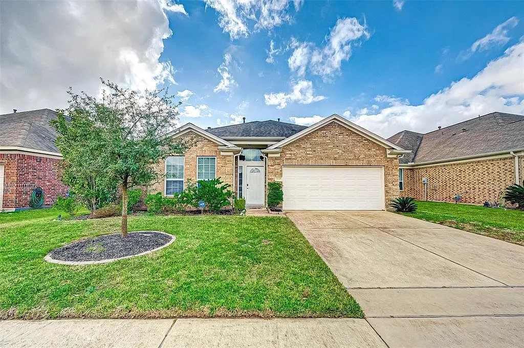 3 bed, 2008 sqft, $2,400 — Photo 1