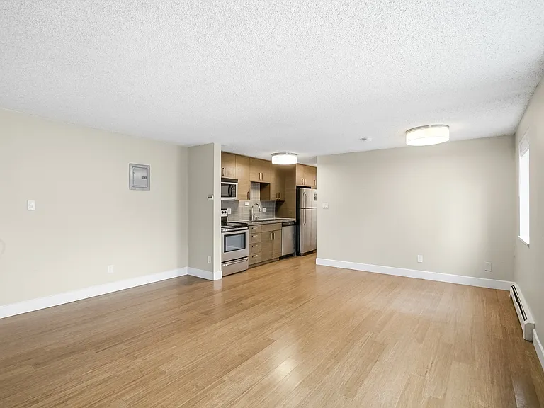 1202 Logan — Photo 19