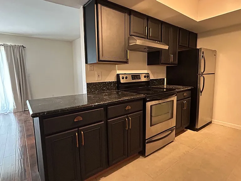 740 W Elm St #235 — Photo 10