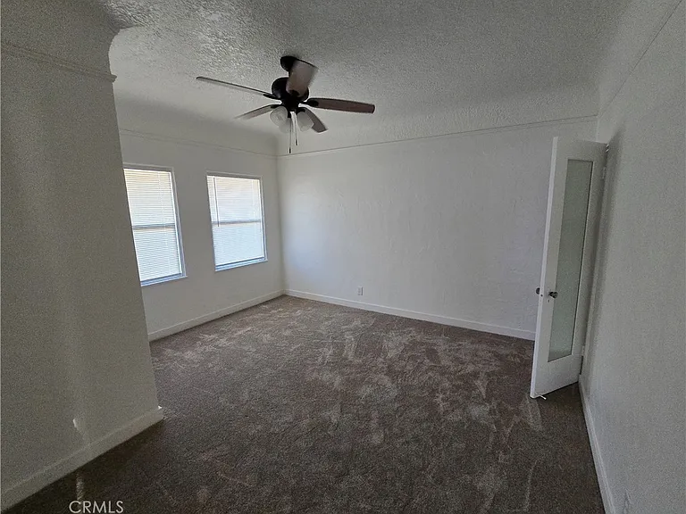 5740 California Ave — Photo 11