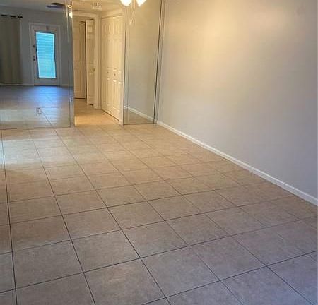 4th image of 167 Newport Ct #K
