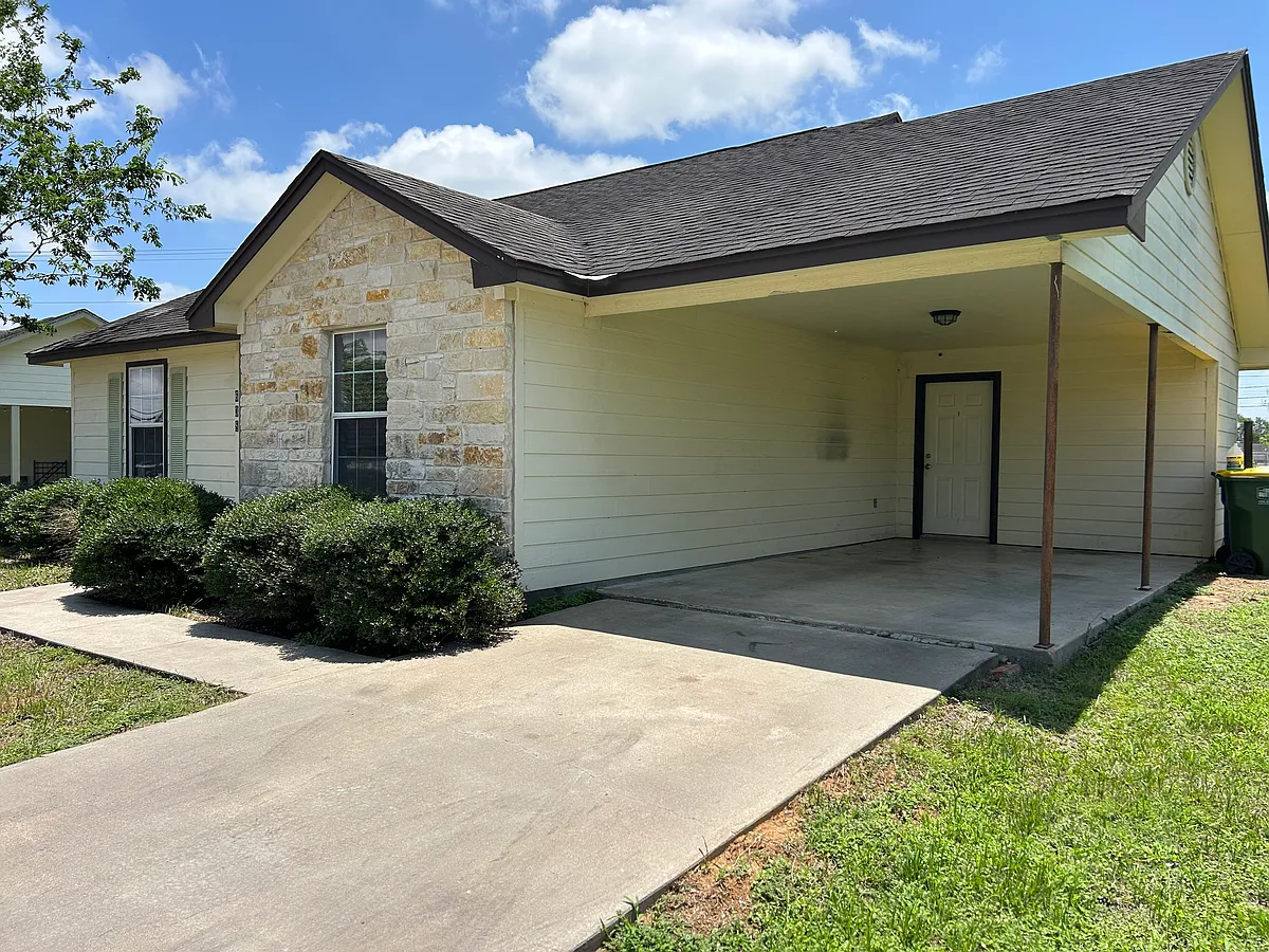 Building Photo - 638 Guerra Ln