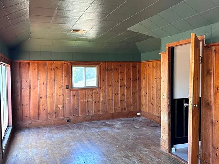 329 S Rogers St — Photo 14