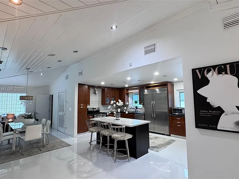 1332 Van Buren St — Photo 12