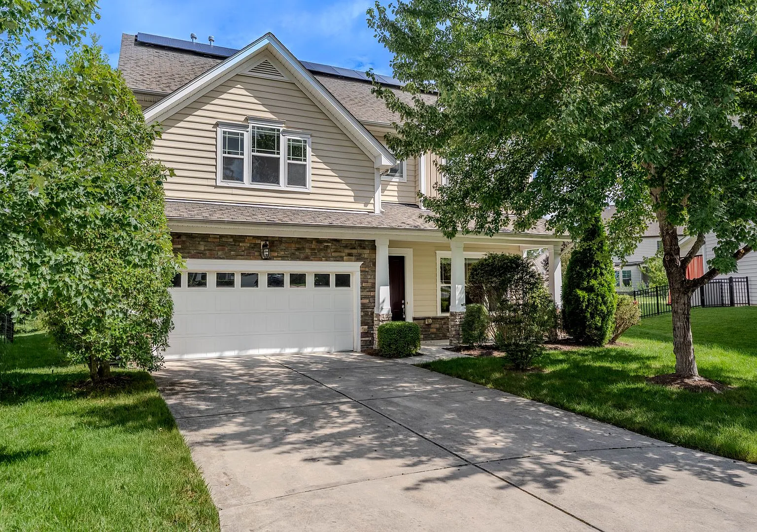 Application Pending--Beautiful home in a Quiet Cul-de-Sac with Solar savings! Half off first mont... — Photo 1