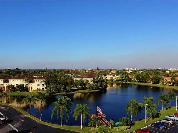 2nd image of 250 Jacaranda Dr APT 406