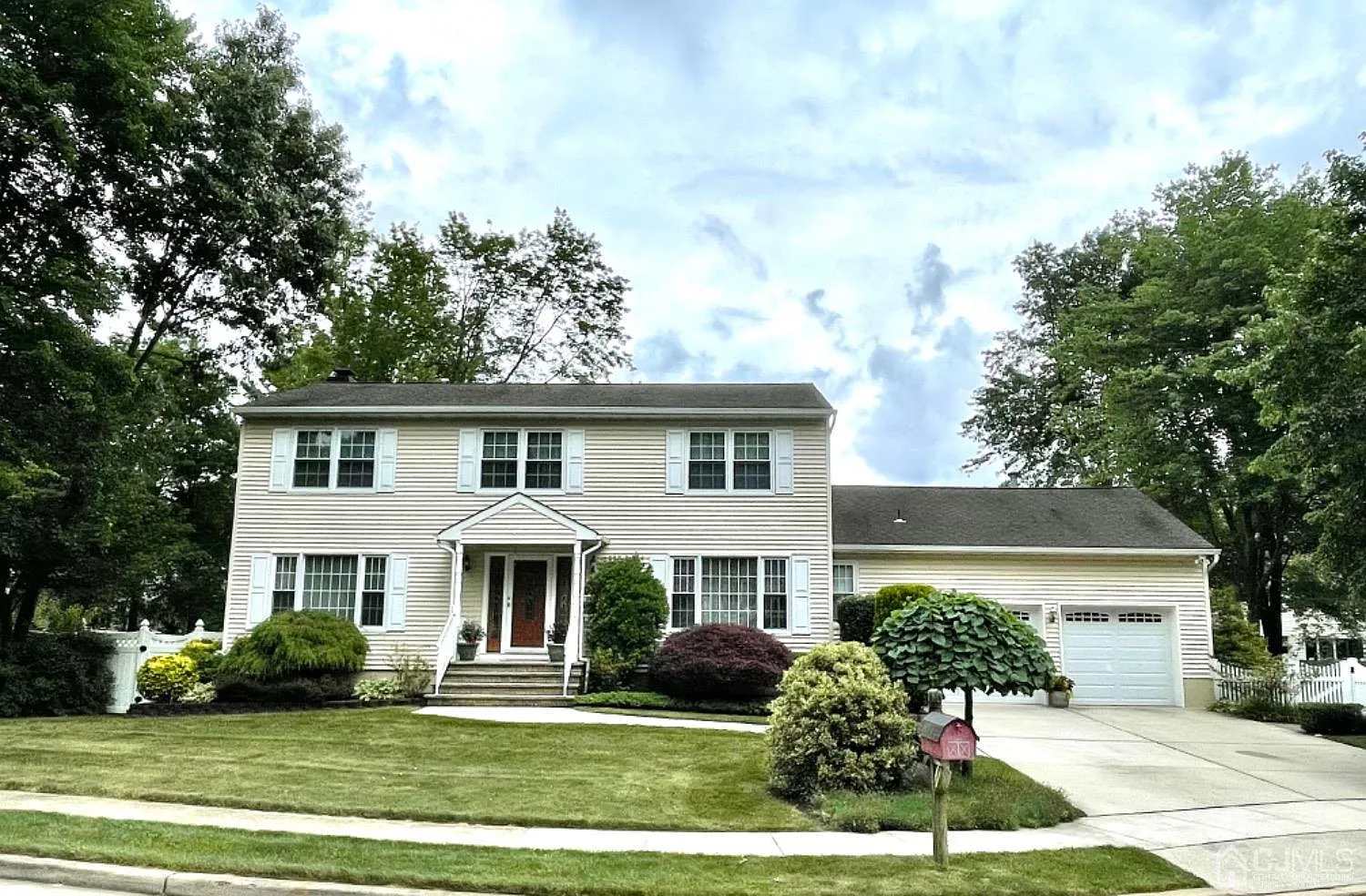 20 Mary Ln photo 1