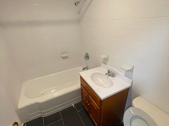 3rd image of 36 Victor St APT 3L
