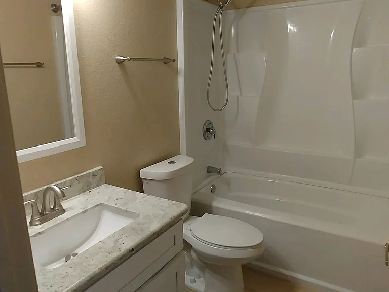 Surfside Apartments — Photo 7