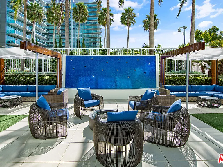 13700 Marina Pointe Dr #1431 — Photo 42