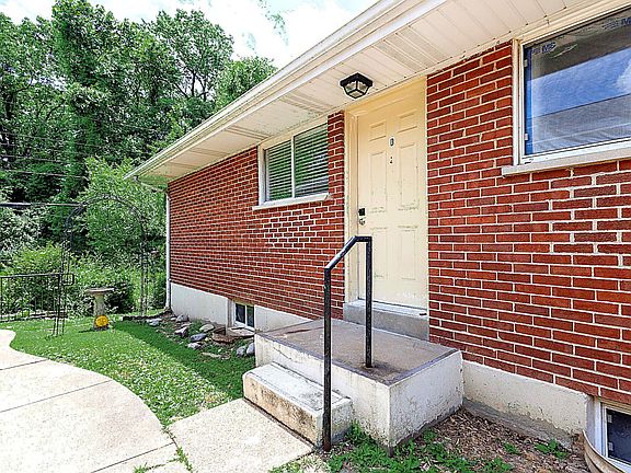 3rd image of 362 Kingston Dr #11314236