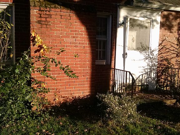 3rd image of 2849 Meadow Ln