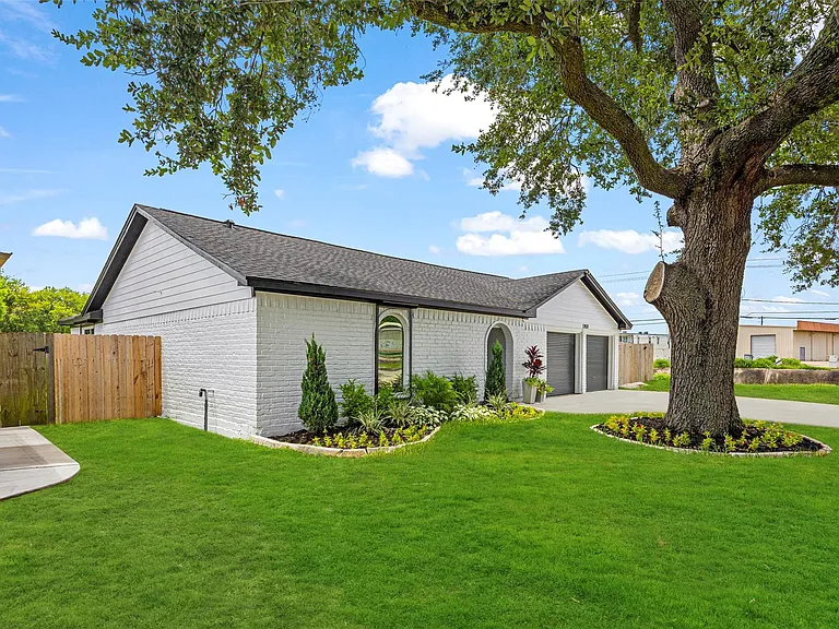 12831 Nyack Dr — Photo 3