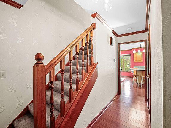 4th image of 706 Briarwood Cir