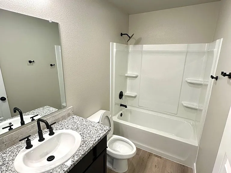 3210 Cottonwood Ave — Photo 6