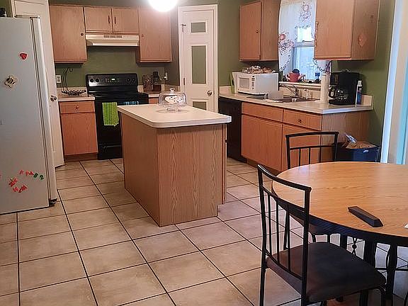 3rd image of 1727 Dartmouth Dr