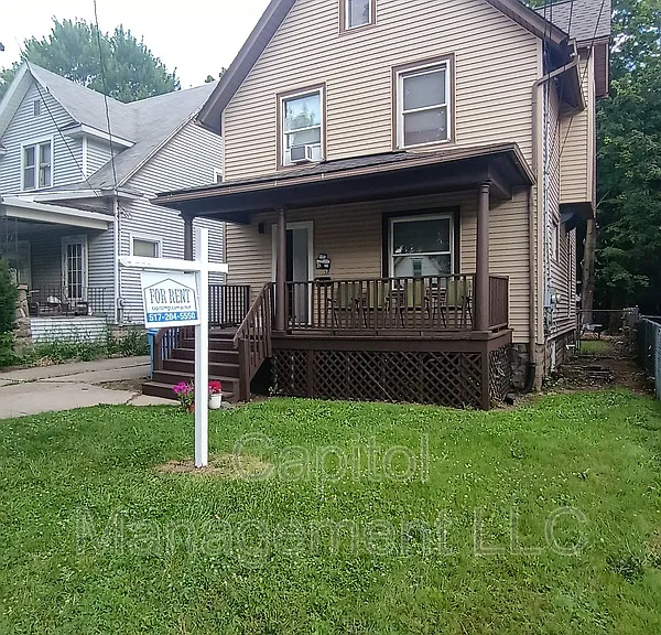 1120 N Chestnut St #1 — Photo 1